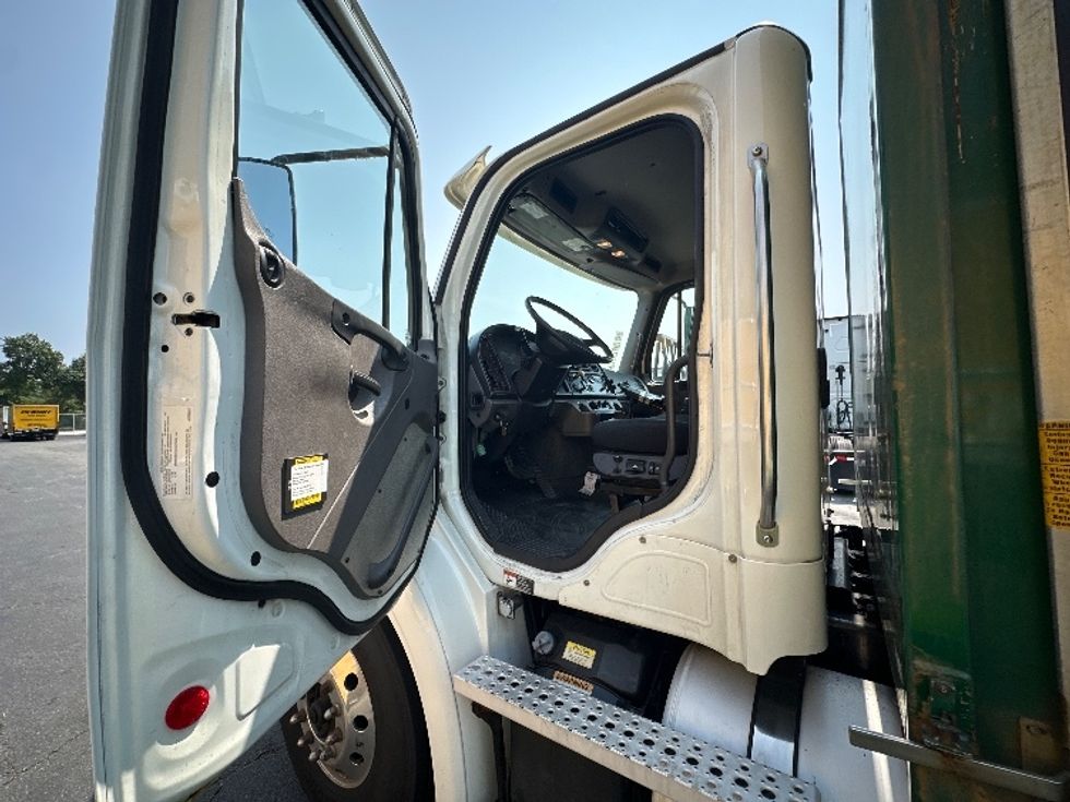 Curtain Side-Light and Medium Duty Trucks-Freightliner-2020-M211242S-Parsippany-NJ-168,871\n\t\tmiles-$ 62,750 - Image 15