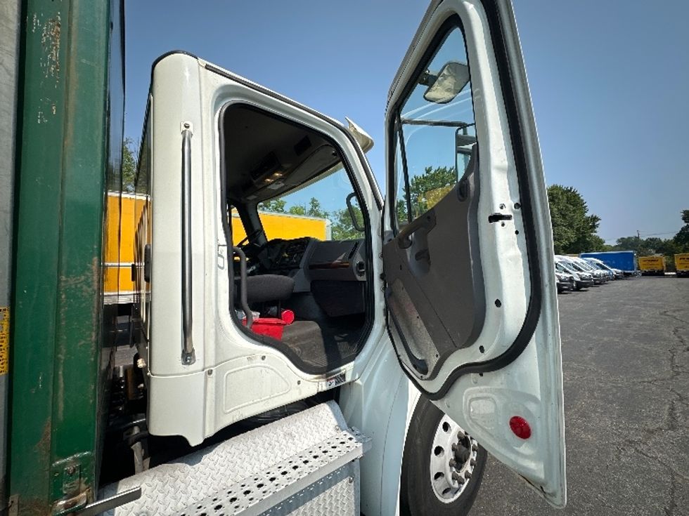 Curtain Side-Light and Medium Duty Trucks-Freightliner-2020-M211242S-Parsippany-NJ-168,871\n\t\tmiles-$ 62,750 - Image 19