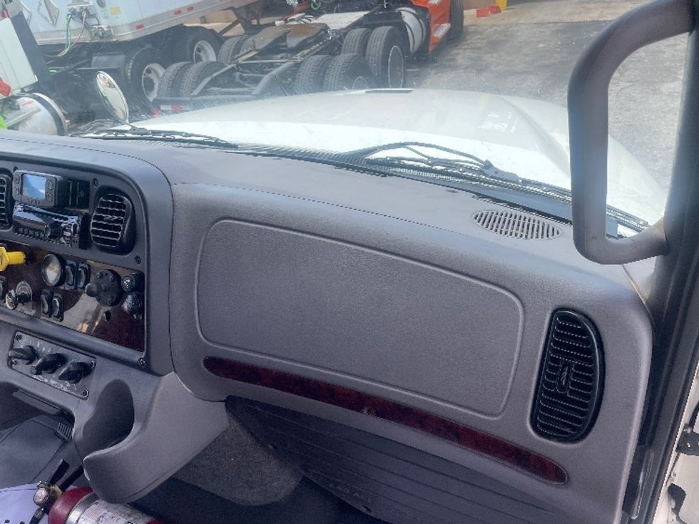 Curtain Side-Light and Medium Duty Trucks-Freightliner-2020-M211264S-Houston-TX-305,205\n\t\tmiles-$ 100,250 - Image 21