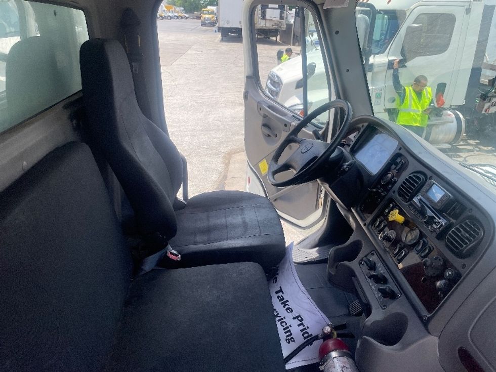 Curtain Side-Light and Medium Duty Trucks-Freightliner-2020-M211264S-Houston-TX-305,205\n\t\tmiles-$ 100,250 - Image 22