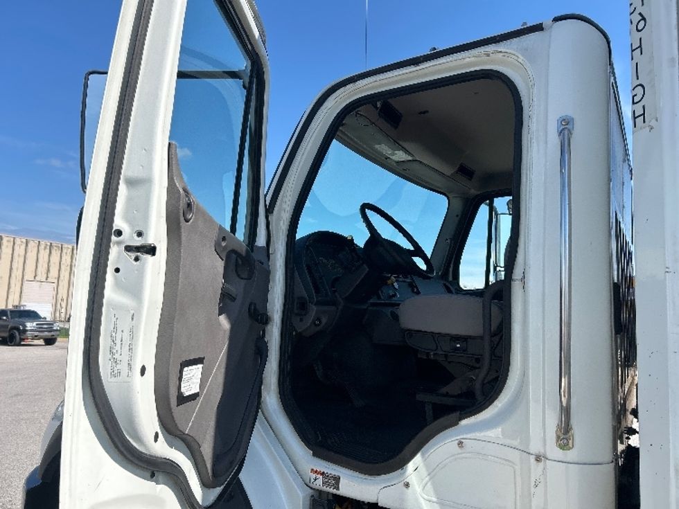 Curtain Side-Light and Medium Duty Trucks-Freightliner-2020-M211264S-Moberly-MO-337,193\n\t\tmiles-$ 74,250 - Image 16
