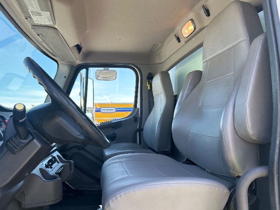 Curtain Side-Light and Medium Duty Trucks-Freightliner-2020-M211264S-Moberly-MO-337,193\n\t\tmiles-$ 74,250 - Image 19