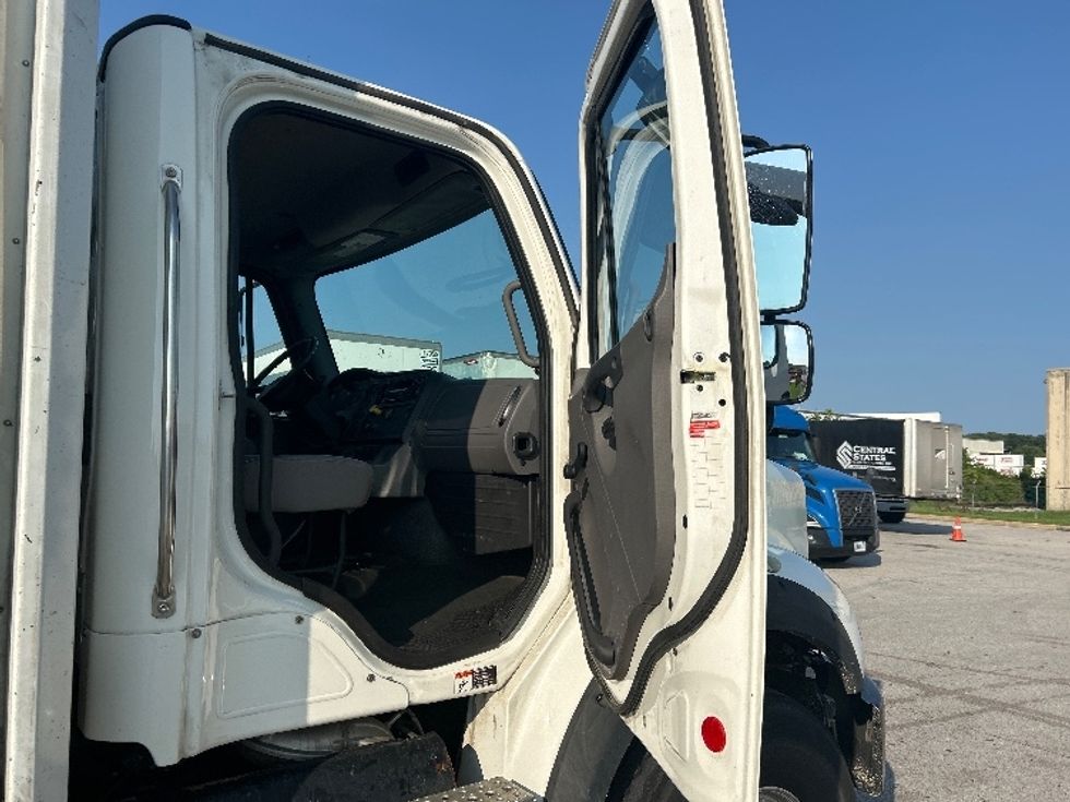 Curtain Side-Light and Medium Duty Trucks-Freightliner-2020-M211264S-Moberly-MO-337,193\n\t\tmiles-$ 74,250 - Image 20