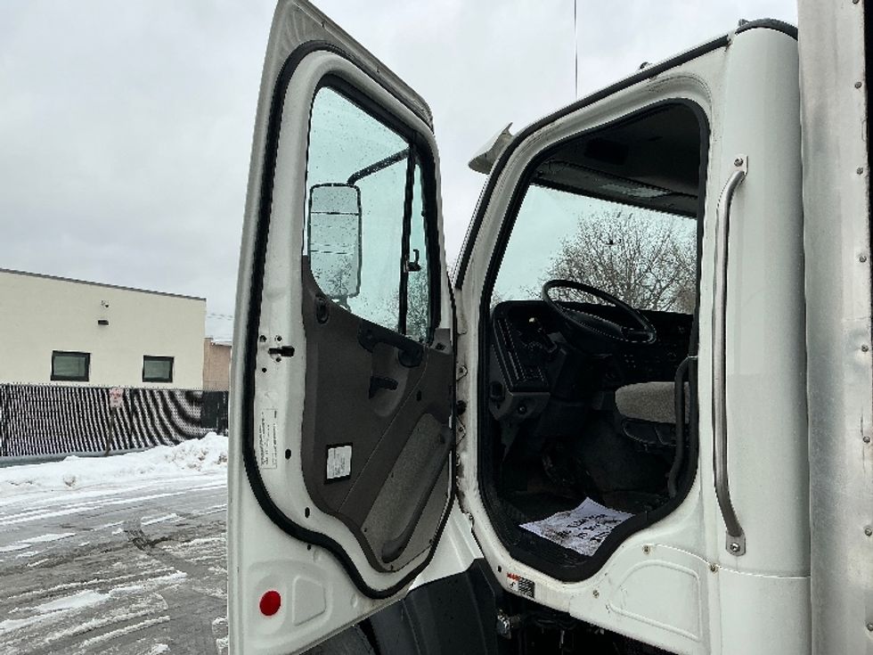 Curtain Side-Light and Medium Duty Trucks-Freightliner-2021-114SD-Albany-NY-136,059\n\t\tmiles-$ 119,250 - Image 16