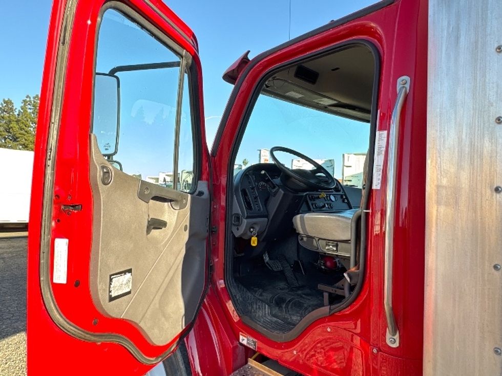 Curtain Side-Light and Medium Duty Trucks-Freightliner-2021-M2-West Sacramento-CA-247,498\n\t\tmiles-$ 37,000 - Image 16