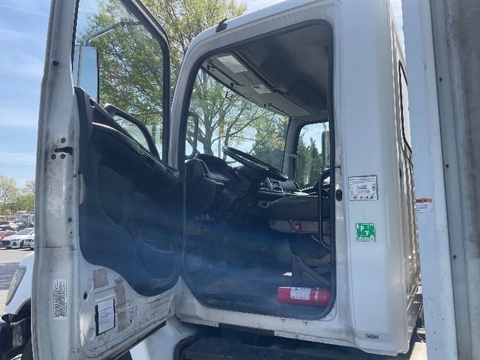 Curtain Side-Light and Medium Duty Trucks-Hino-2018-338-Capitol Heights-MD-275,916\n\t\tmiles-$ 28,000 - Image 13