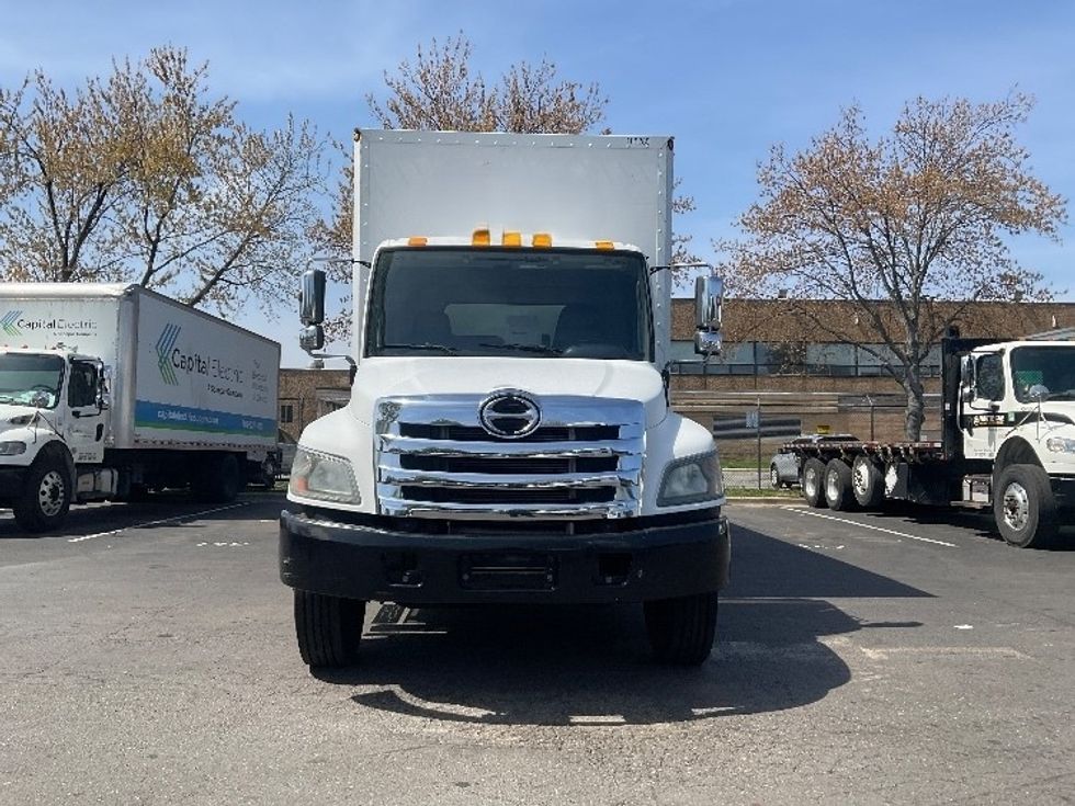 Curtain Side-Light and Medium Duty Trucks-Hino-2018-338-Capitol Heights-MD-275,916\n\t\tmiles-$ 28,000 - Image 2
