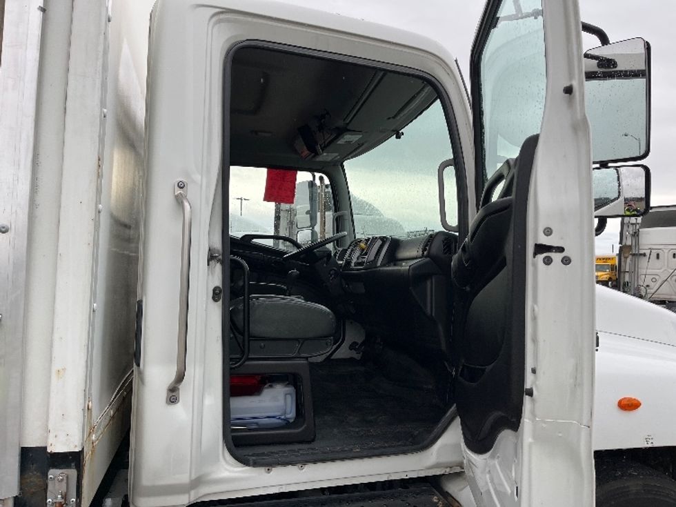 Curtain Side-Light and Medium Duty Trucks-Hino-2019-268-Pasco-WA-175,147\n\t\tmiles-$ 43,250 - Image 20