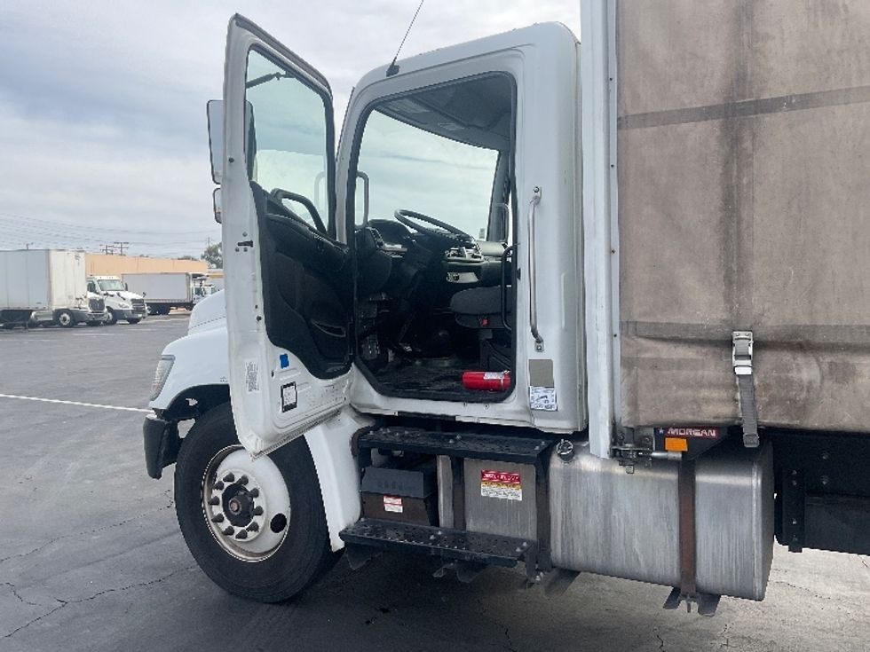 Curtain Side-Light and Medium Duty Trucks-Hino-2020-268-Fontana-CA-243,761\n\t\tmiles-$ 37,500 - Image 16