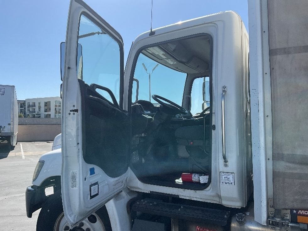 Curtain Side-Light and Medium Duty Trucks-Hino-2020-268-Torrance-CA-254,616\n\t\tmiles-$ 33,500 - Image 16