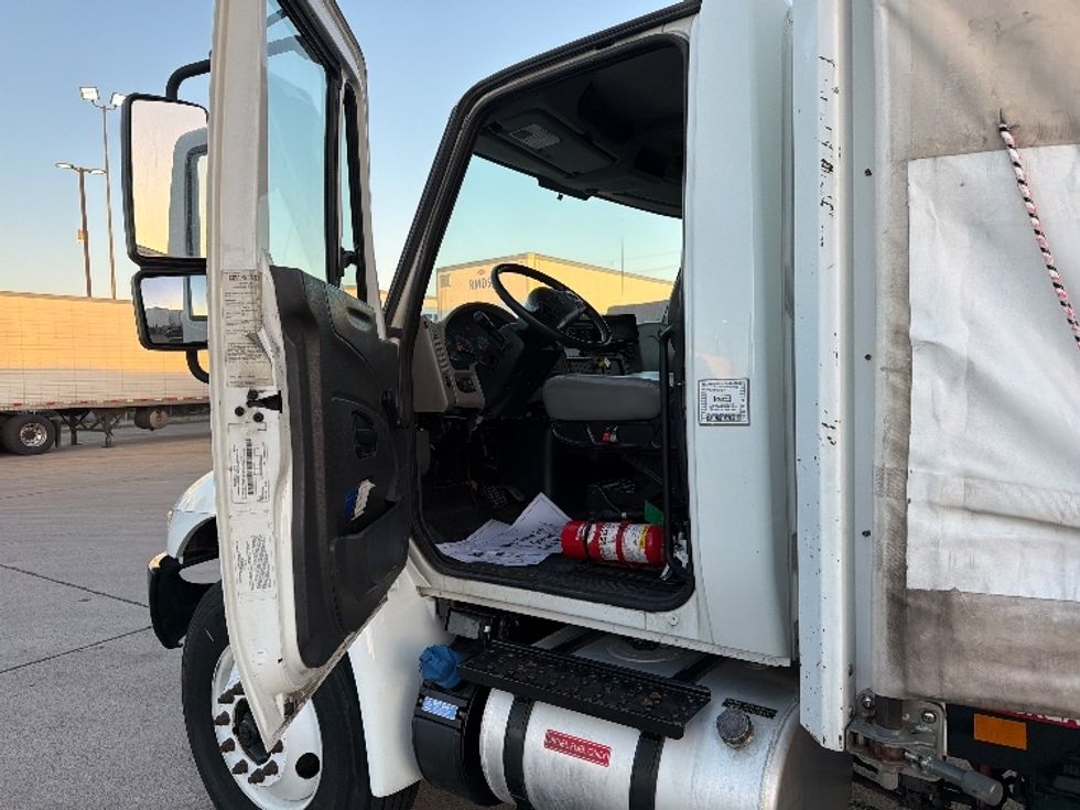 Curtain Side-Light and Medium Duty Trucks-International-2017-4300-Dallas-TX-229,060\n\t\tmiles-$ 31,750 - Image 16
