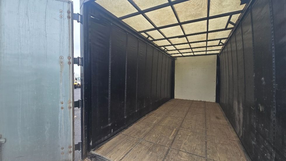 Curtain Side-Light and Medium Duty Trucks-Isuzu-2018-FTR-White Deer-PA-134,564\n\t\tmiles-$ 42,250 - Image 11
