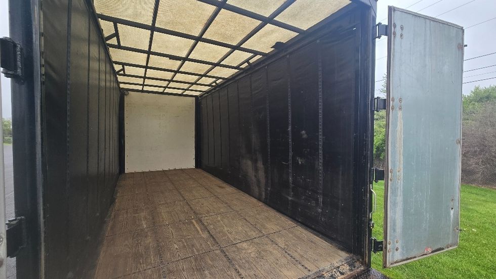Curtain Side-Light and Medium Duty Trucks-Isuzu-2018-FTR-White Deer-PA-134,564\n\t\tmiles-$ 42,250 - Image 12