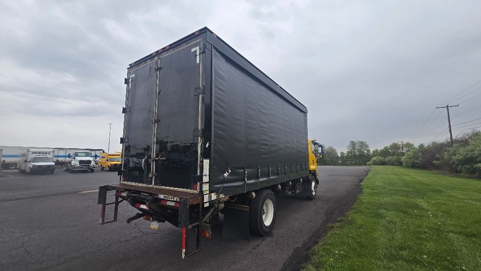 Curtain Side-Light and Medium Duty Trucks-Isuzu-2018-FTR-White Deer-PA-134,564\n\t\tmiles-$ 42,250 - Image 13