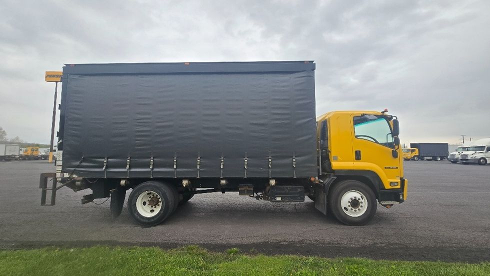 Curtain Side-Light and Medium Duty Trucks-Isuzu-2018-FTR-White Deer-PA-134,564\n\t\tmiles-$ 42,250 - Image 15