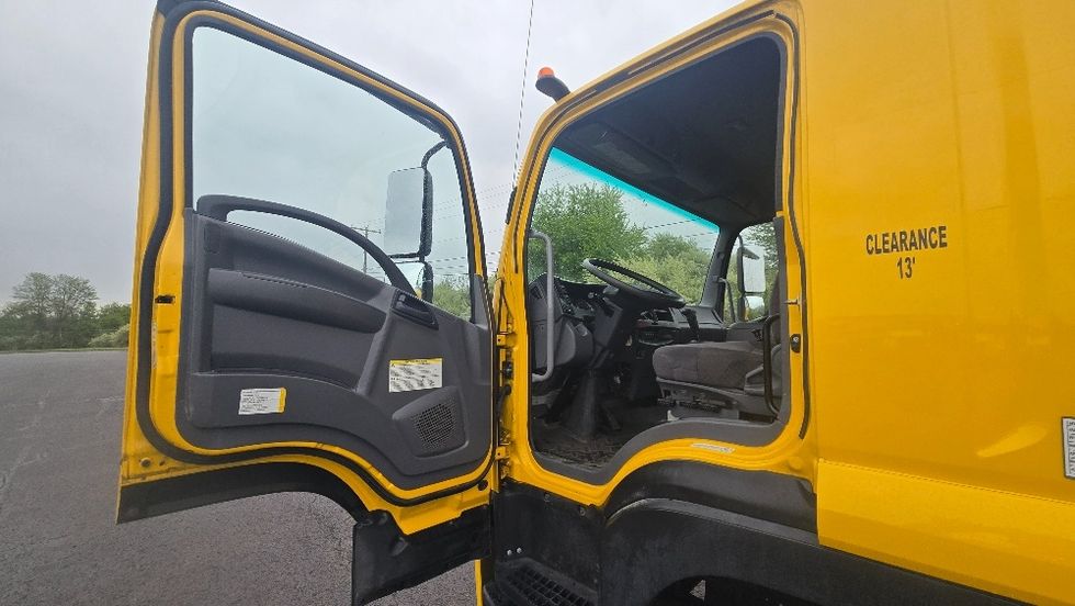 Curtain Side-Light and Medium Duty Trucks-Isuzu-2018-FTR-White Deer-PA-134,564\n\t\tmiles-$ 42,250 - Image 16