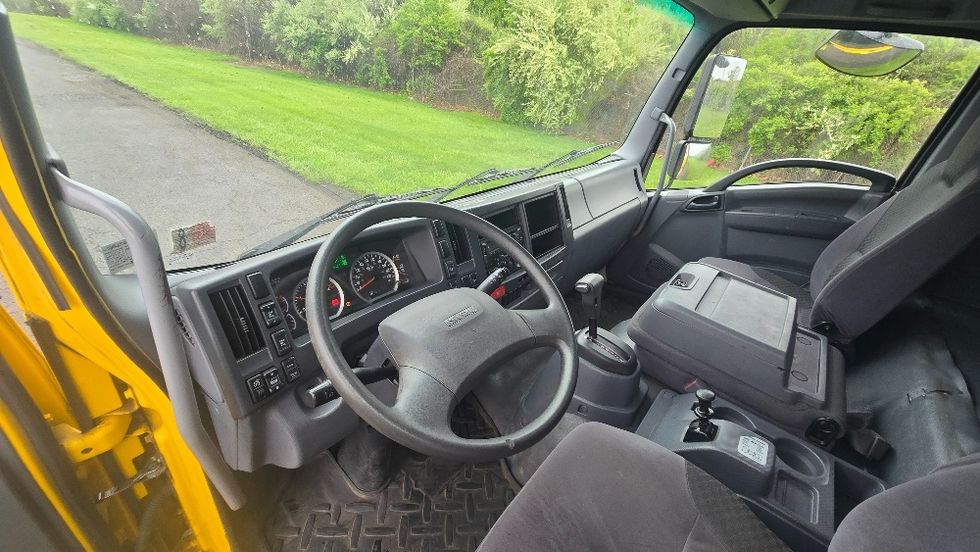 Curtain Side-Light and Medium Duty Trucks-Isuzu-2018-FTR-White Deer-PA-134,564\n\t\tmiles-$ 42,250 - Image 17