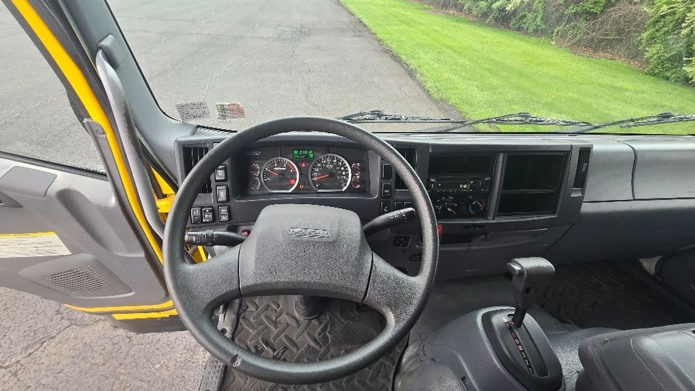 Curtain Side-Light and Medium Duty Trucks-Isuzu-2018-FTR-White Deer-PA-134,564\n\t\tmiles-$ 42,250 - Image 18