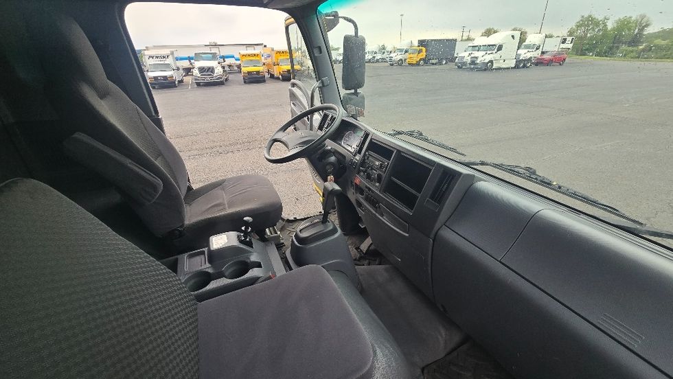 Curtain Side-Light and Medium Duty Trucks-Isuzu-2018-FTR-White Deer-PA-134,564\n\t\tmiles-$ 42,250 - Image 22