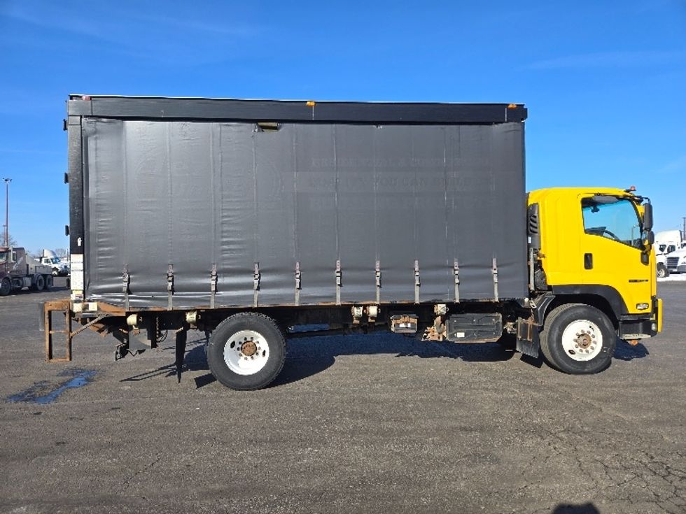 Curtain Side-Light and Medium Duty Trucks-Isuzu-2018-FTR-White Deer-PA-156,453\n\t\tmiles-$ 41,000 - Image 15