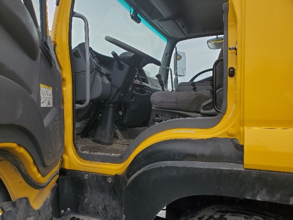 Curtain Side-Light and Medium Duty Trucks-Isuzu-2018-FTR-White Deer-PA-156,453\n\t\tmiles-$ 41,000 - Image 16