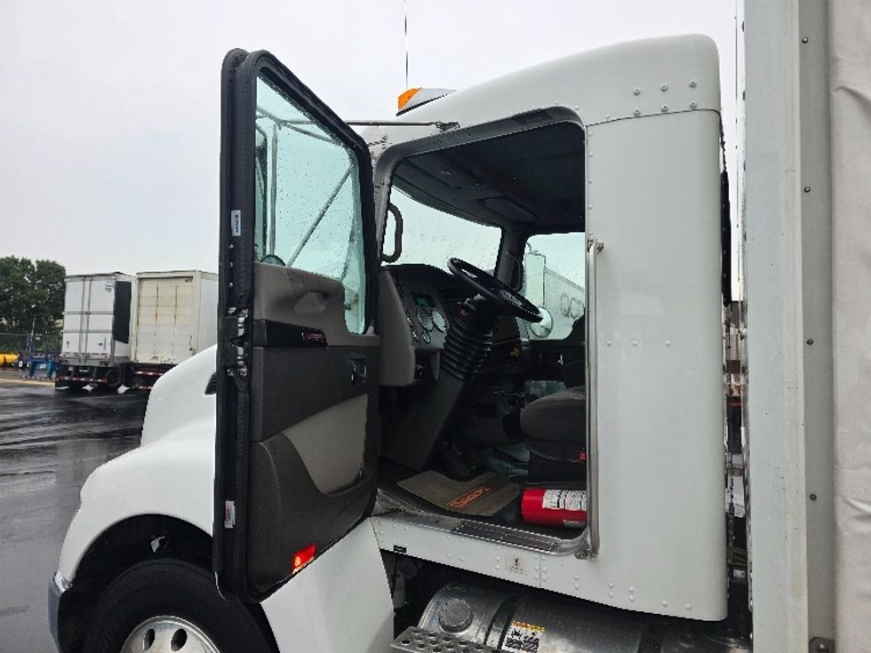 Curtain Side-Light and Medium Duty Trucks-Kenworth-2021-T270-Indianapolis-IN-162,170\n\t\tmiles-$ 53,000 - Image 15