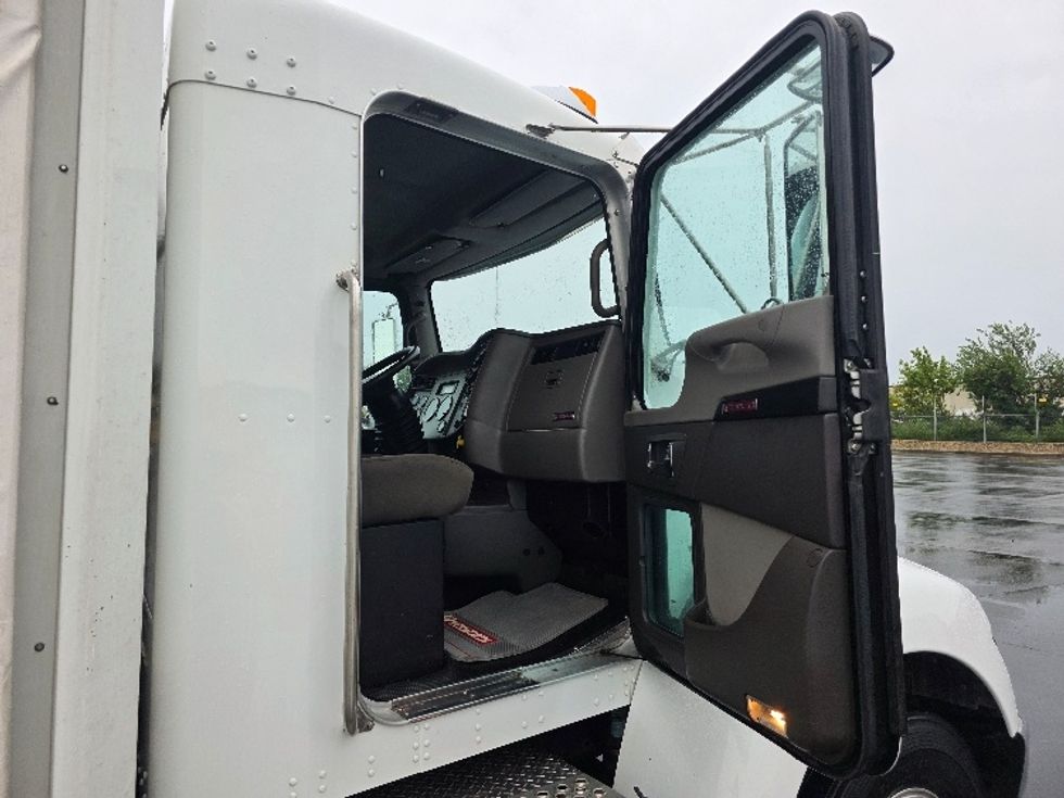 Curtain Side-Light and Medium Duty Trucks-Kenworth-2021-T270-Indianapolis-IN-162,170\n\t\tmiles-$ 53,000 - Image 19