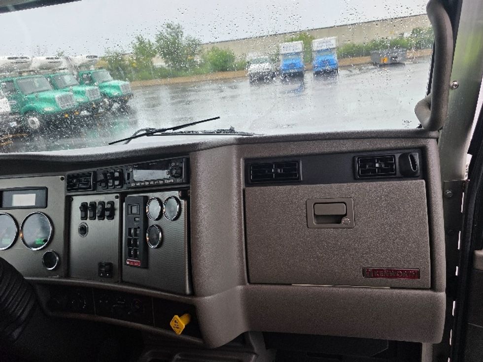Curtain Side-Light and Medium Duty Trucks-Kenworth-2021-T270-Indianapolis-IN-162,170\n\t\tmiles-$ 53,000 - Image 20