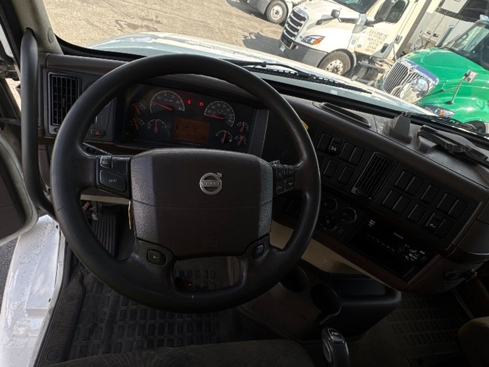 Curtain Side-Light and Medium Duty Trucks-Volvo-2018-VHD64B-Parsippany-NJ-460,208\n\t\tmiles-$ 65,000 - Image 17