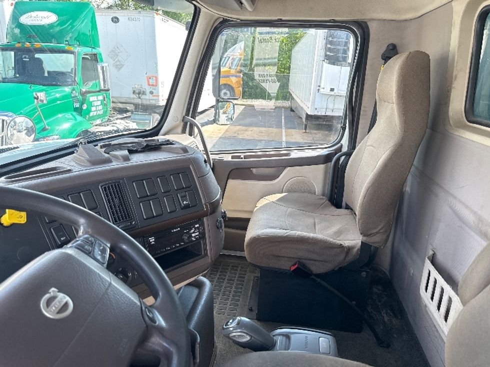 Curtain Side-Light and Medium Duty Trucks-Volvo-2018-VHD64B-Parsippany-NJ-460,208\n\t\tmiles-$ 65,000 - Image 18