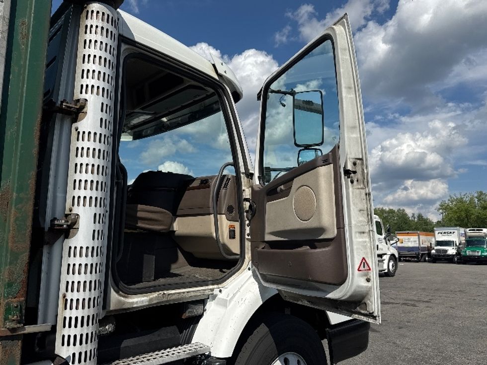 Curtain Side-Light and Medium Duty Trucks-Volvo-2018-VHD64B-Parsippany-NJ-460,208\n\t\tmiles-$ 65,000 - Image 19