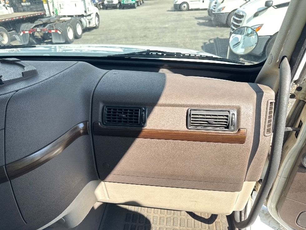 Curtain Side-Light and Medium Duty Trucks-Volvo-2018-VHD64B-Parsippany-NJ-460,208\n\t\tmiles-$ 65,000 - Image 20