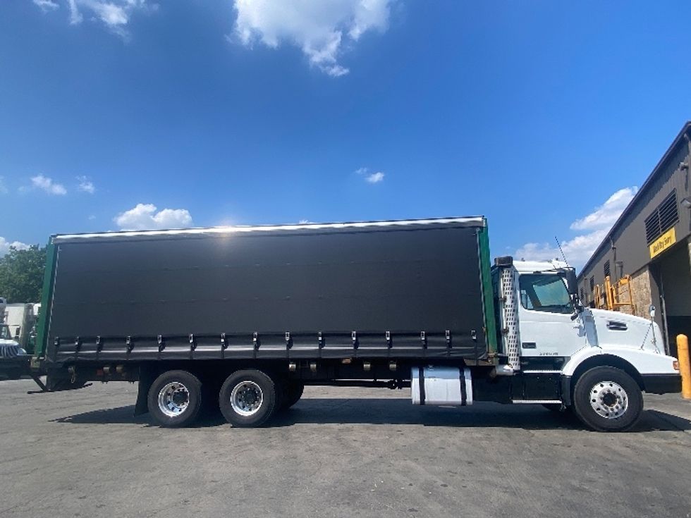 Curtain Side-Light and Medium Duty Trucks-Volvo-2019-VHD64B-Parsippany-NJ-443,903\n\t\tmiles-$ 71,000 - Image 15