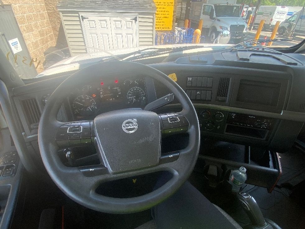 Curtain Side-Light and Medium Duty Trucks-Volvo-2019-VHD64B-Parsippany-NJ-443,903\n\t\tmiles-$ 71,000 - Image 18