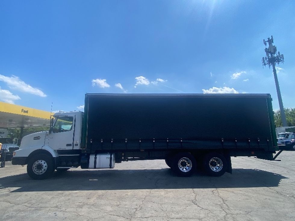 Curtain Side-Light and Medium Duty Trucks-Volvo-2019-VHD64B-Parsippany-NJ-443,903\n\t\tmiles-$ 71,000 - Image 4