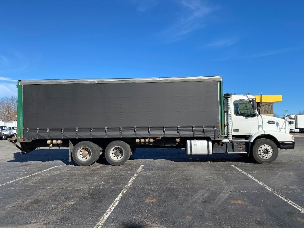 Curtain Side-Light and Medium Duty Trucks-Volvo-2019-VHD64B-Parsippany-NJ-486,000\n\t\tmiles-$ 70,500 - Image 14