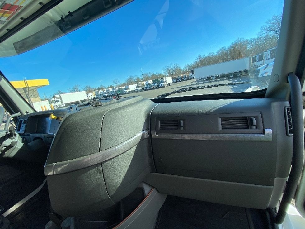 Curtain Side-Light and Medium Duty Trucks-Volvo-2019-VHD64B-Parsippany-NJ-486,000\n\t\tmiles-$ 70,500 - Image 20
