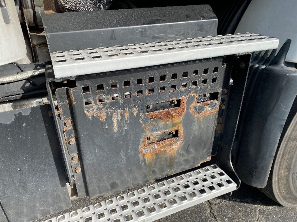 Curtain Side-Light and Medium Duty Trucks-Volvo-2019-VHD64B-Parsippany-NJ-486,000\n\t\tmiles-$ 70,500 - Image 26