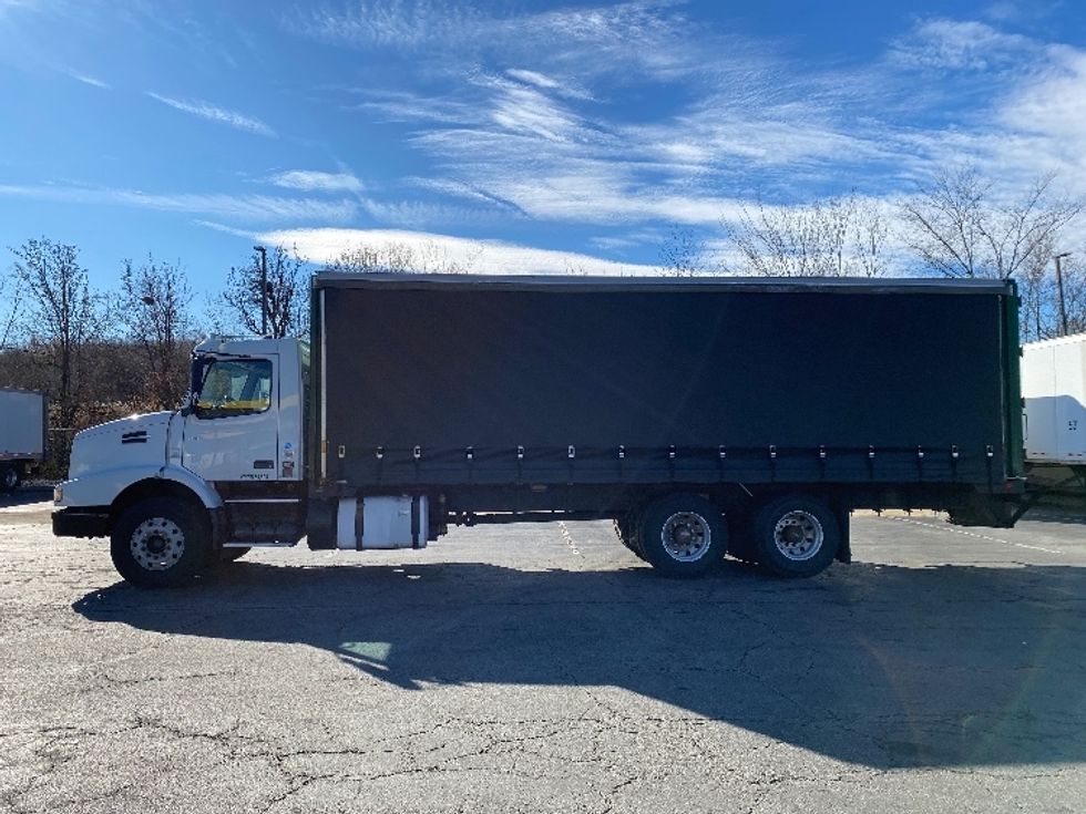 Curtain Side-Light and Medium Duty Trucks-Volvo-2019-VHD64B-Parsippany-NJ-486,000\n\t\tmiles-$ 70,500 - Image 4