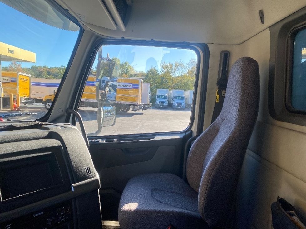 Curtain Side-Light and Medium Duty Trucks-Volvo-2020-VHD64B-Parsippany-NJ-385,440\n\t\tmiles-$ 87,750 - Image 19