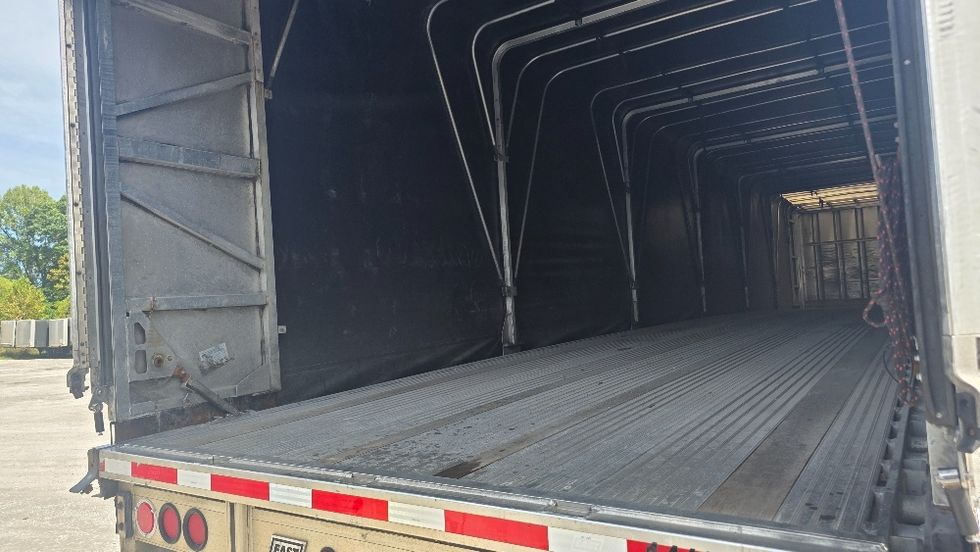 Curtain Side-Semi Trailers-East-2016-Trailer-Parkersburg-WV-553,416\n\t\tmiles-$ 37,000 - Image 9
