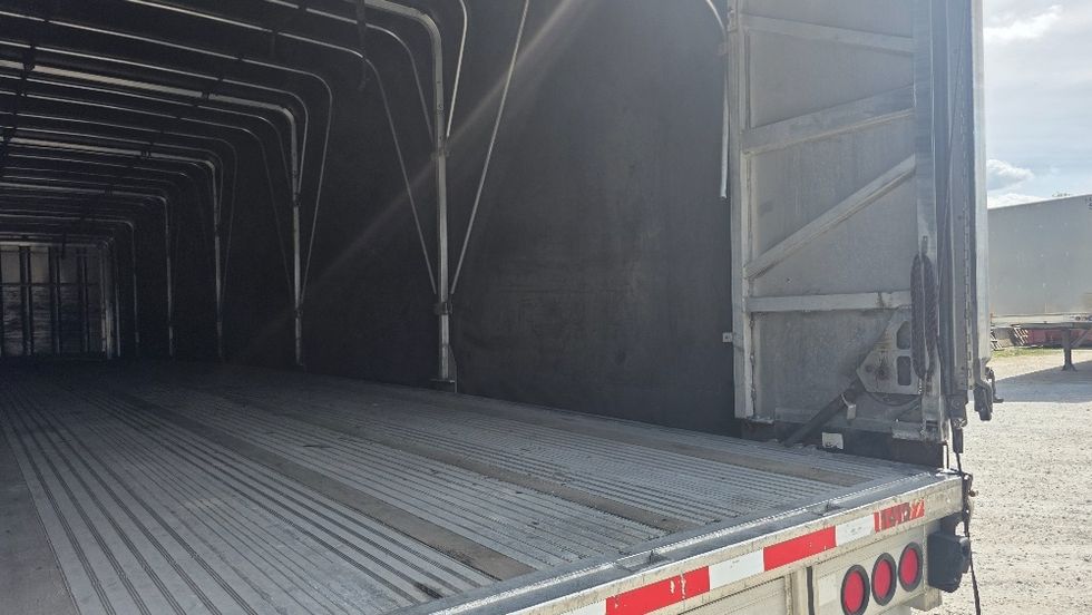 Curtain Side-Semi Trailers-East-2016-Trailer-Parkersburg-WV-621,740\n\t\tmiles-$ 37,000 - Image 10