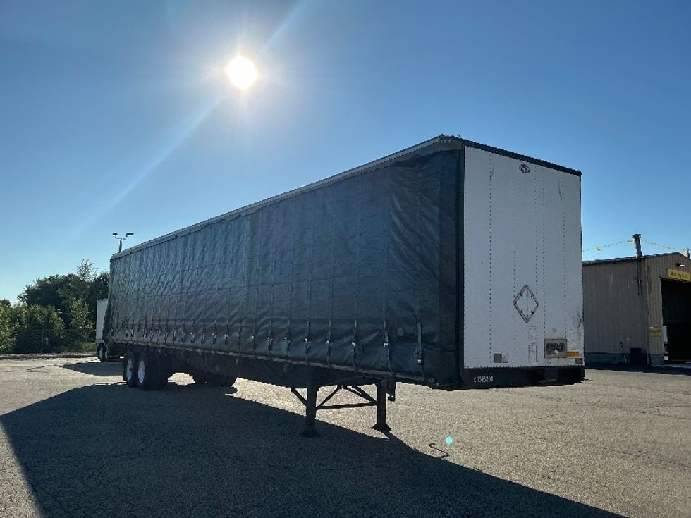 Curtain Side-Semi Trailers-Utility-2016-Trailer-Elkhart-IN-246,514\n\t\tmiles-$ 15,250 - Image 1