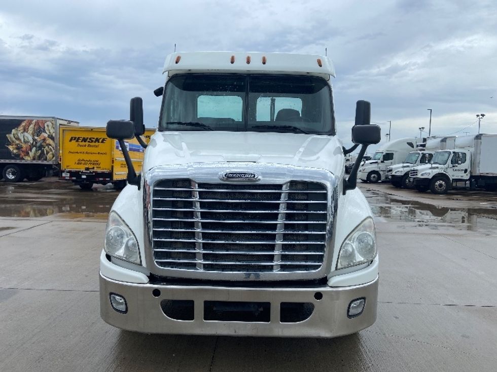 Day Cab Tractor-Alternative Fuel Trucks & Tractors-Freightliner-2018-Cascadia 12564ST-Hammond-LA-105,922\n\t\tmiles-$ 81,750 - Image 2