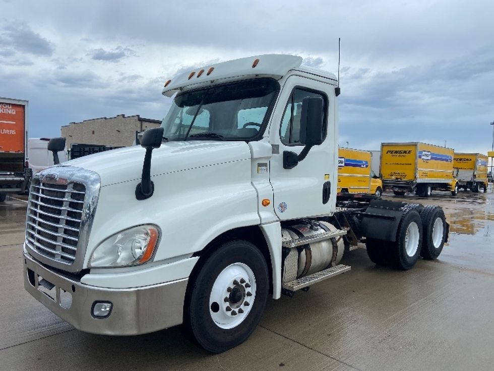 Day Cab Tractor-Alternative Fuel Trucks & Tractors-Freightliner-2018-Cascadia 12564ST-Hammond-LA-105,922\n\t\tmiles-$ 81,750 - Image 3
