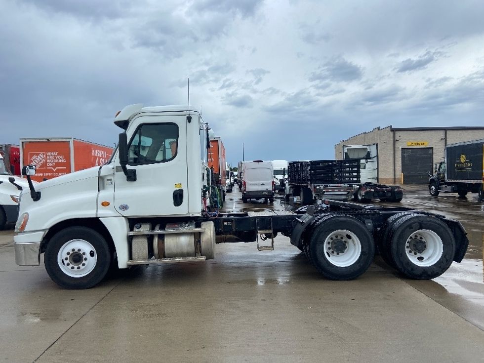 Day Cab Tractor-Alternative Fuel Trucks & Tractors-Freightliner-2018-Cascadia 12564ST-Hammond-LA-105,922\n\t\tmiles-$ 81,750 - Image 4