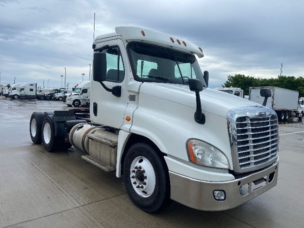 Day Cab Tractor-Alternative Fuel Trucks & Tractors-Freightliner-2018-Cascadia 12564ST-Hammond-LA-105,922\n\t\tmiles-$ 81,750 - Image 1