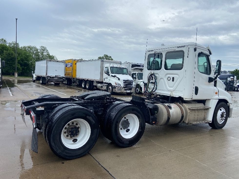 Day Cab Tractor-Alternative Fuel Trucks & Tractors-Freightliner-2018-Cascadia 12564ST-Hammond-LA-105,922\n\t\tmiles-$ 81,750 - Image 7