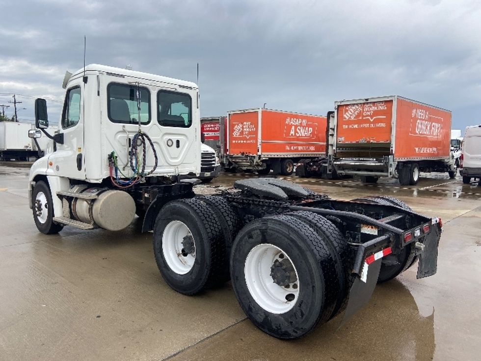 Day Cab Tractor-Alternative Fuel Trucks & Tractors-Freightliner-2018-Cascadia 12564ST-Hammond-LA-105,922\n\t\tmiles-$ 81,750 - Image 5