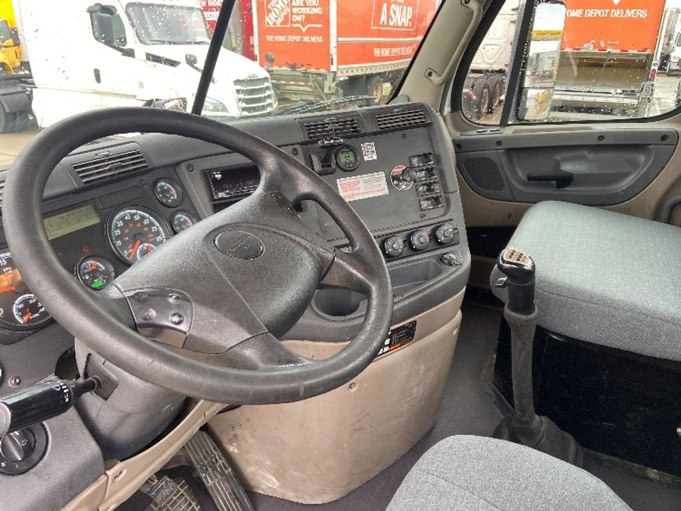 Day Cab Tractor-Alternative Fuel Trucks & Tractors-Freightliner-2018-Cascadia 12564ST-Hammond-LA-105,922\n\t\tmiles-$ 81,750 - Image 10